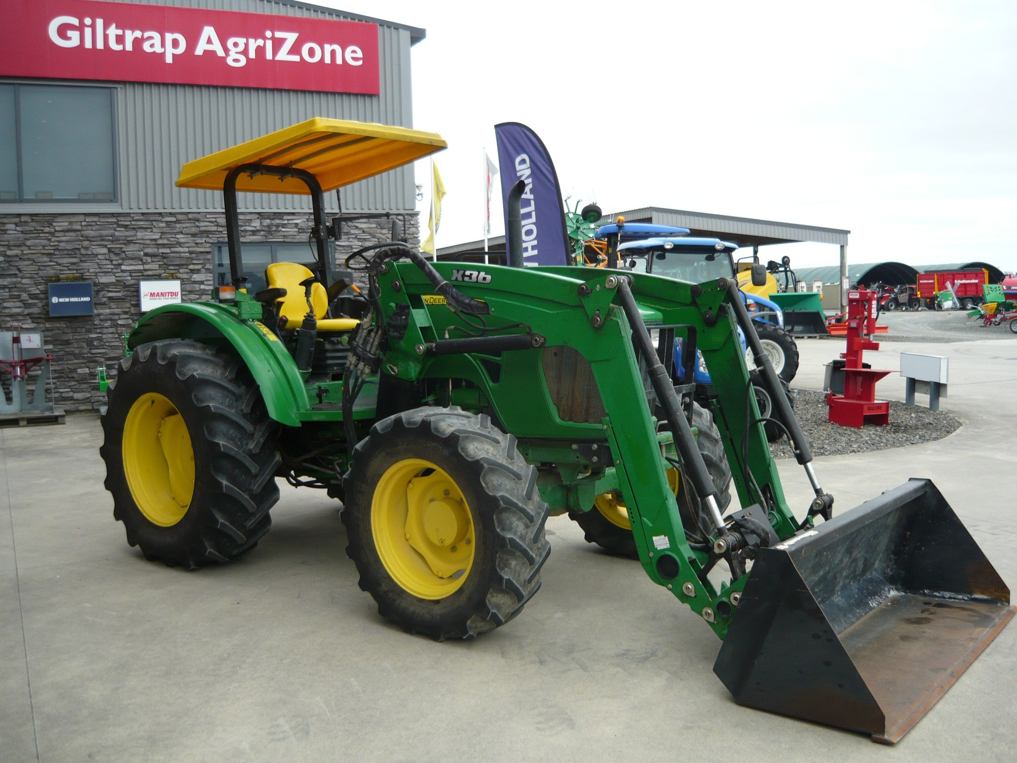 John Deere 5083E