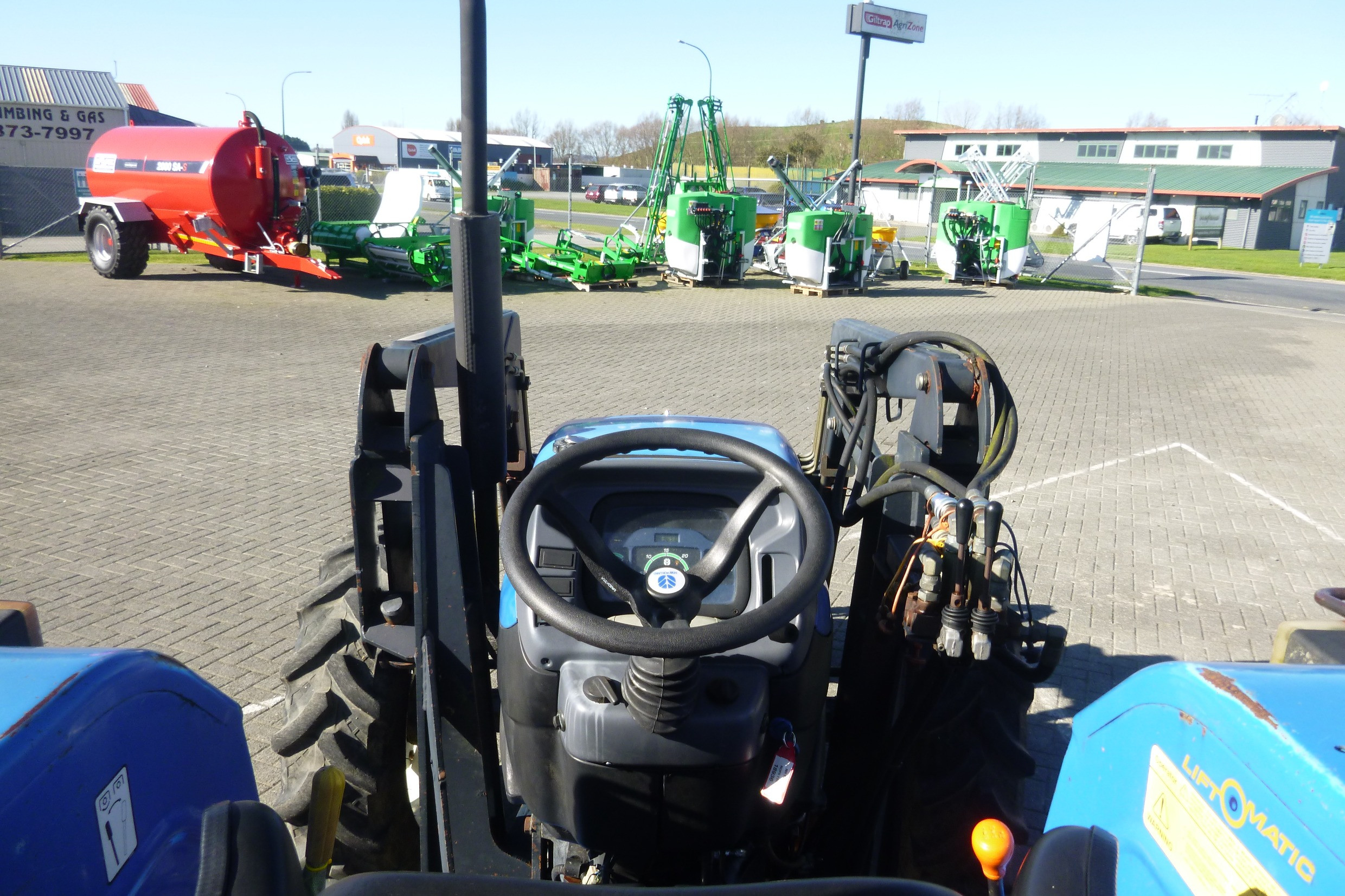 New Holland TT75