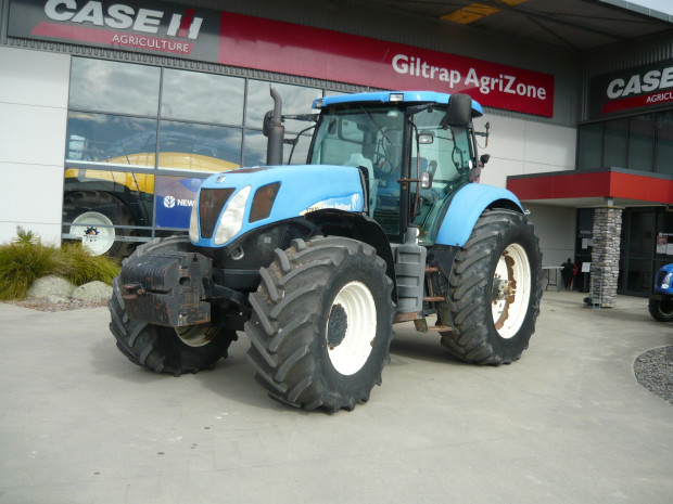 New Holland T7030