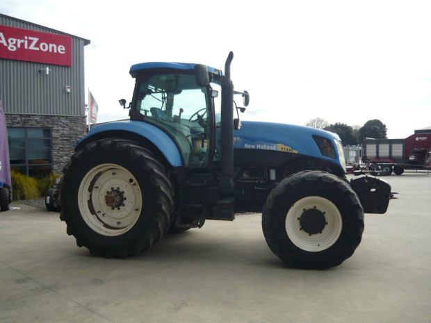 New Holland T7030
