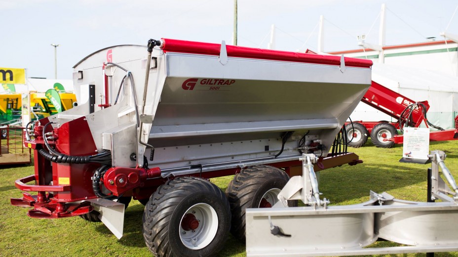 6T Fert Spreader With S/S Bin - FERT6T-5001
